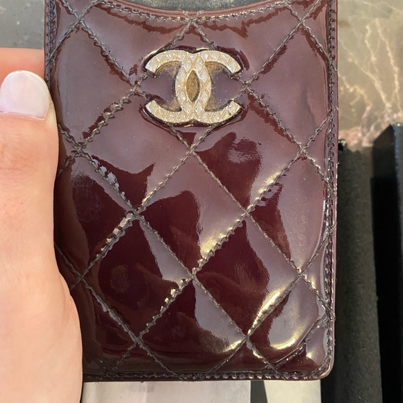 Auth 💯Chanel IPhone 4 case black patent